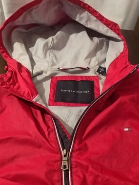 Tommy Hilfiger Red Hooded Windbreaker  Rain Jacket. Sz Large
